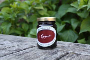 Un pot de confiture de Cerise