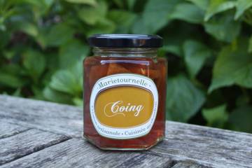 Un pot de confiture de Coing