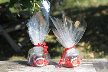 Un pot découverte embalé en sachet.